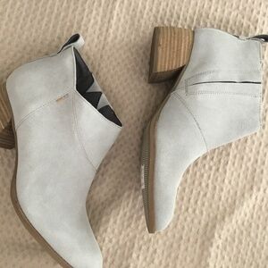 NWT TOMS SUEDE BOOTIE